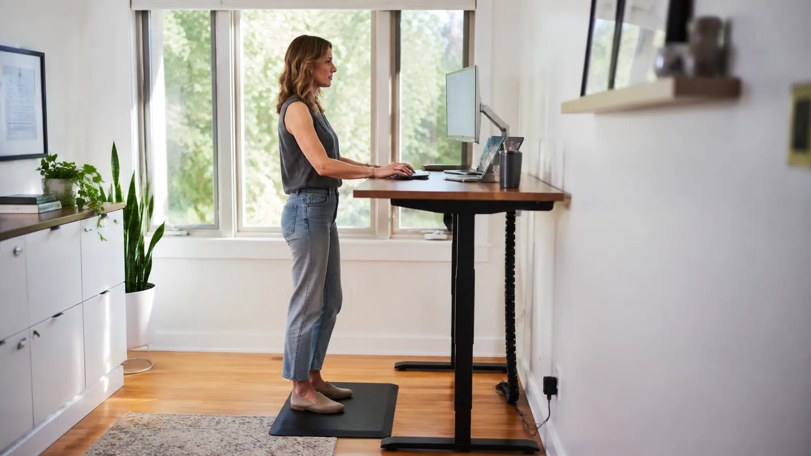 10 Reasons a Standing Desk Mat Reduces Fatigue and Keeps You on Your Feet Longer